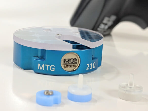 CEMG2-Puck-Blue-Close|CEMG2-Puck-Blue-Top|cryo-em-puck-multi-color-option|barcodescanning-mitegen-cyro-em-tongs-600x450|CEMG2-Barcodescanning-Live|CEMG2-CaneLoading-600x450|CEMG2-Puck-Magnets-600x450|CEMG2-RainbowStorageCane-600x450|CEMPucksNL3|cryo-em-puck-color-guide ||cryo-em-puck-multi-color|||||||